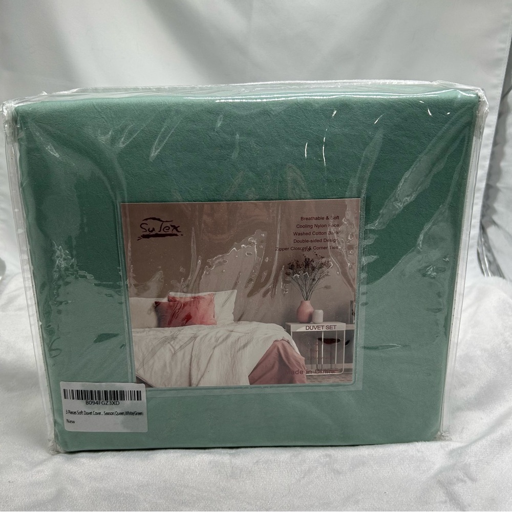 Sutex 3 Piece Sage Green and White, Queen Size Duvet Cover 2 Shams NWT Unopened
